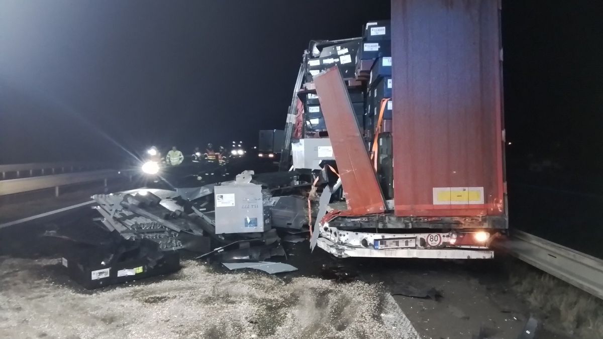 Nehoda kamionů uzavřela dálnici D35 na Olomoucku
